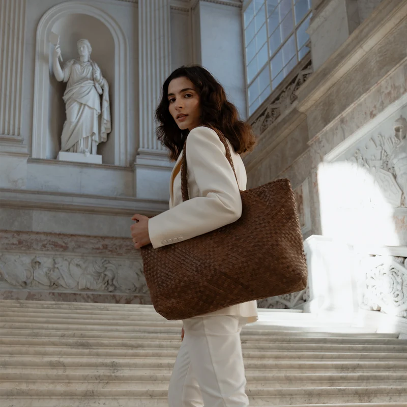 The Travel Elena Woven Handbag - Premium-Leder