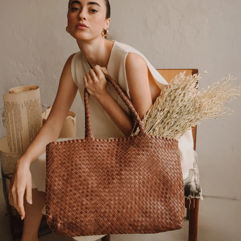 The Travel Elena Woven Handbag - Premium-Leder