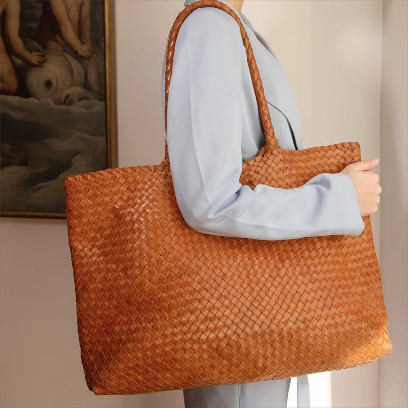 The Travel Elena Woven Handbag - Premium-Leder