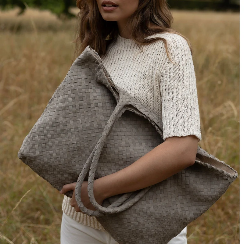 The Travel Elena Woven Handbag - Premium-Leder