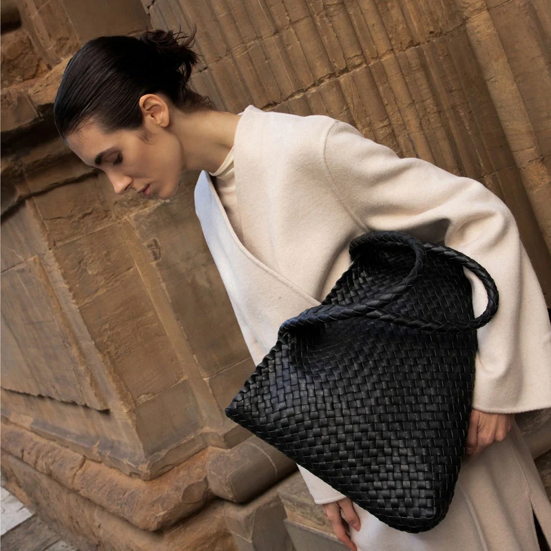 The Travel Elena Woven Handbag - Premium-Leder