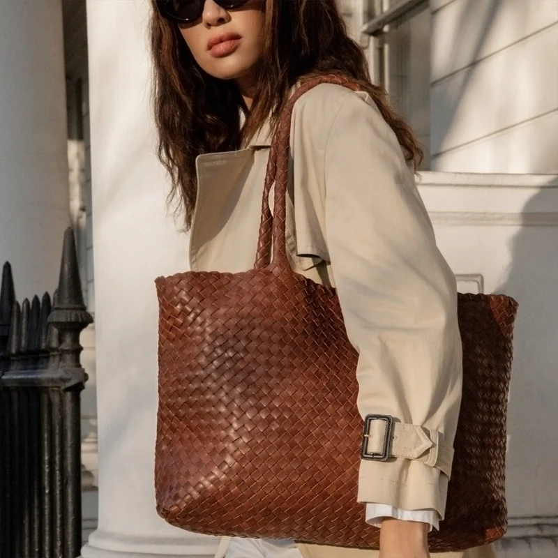 The Classic Elena Woven Handbag - Premium-Leder