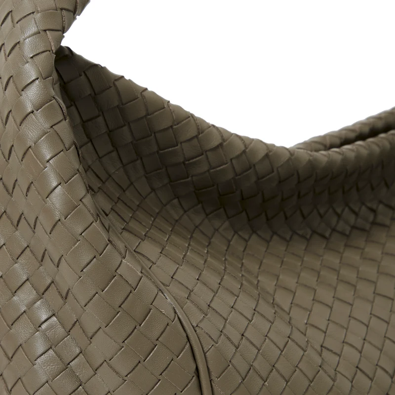 Der Hallie Woven Hobo
