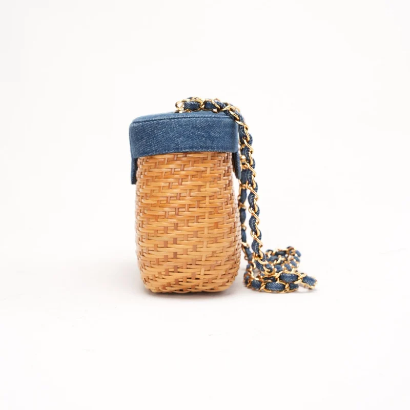Chanel Vintage Korbtasche aus blauem Denim und Rattan, 1999
