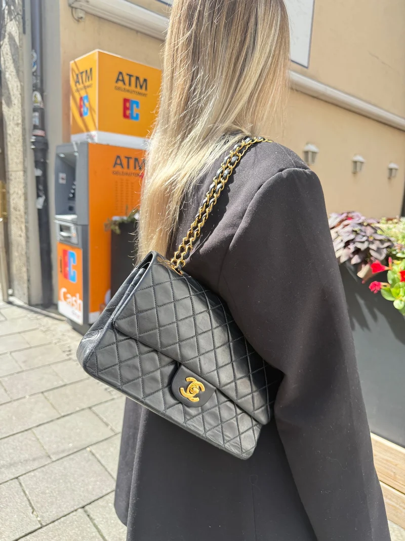 Chanel Vintage Lammleder Medium Classic Double Flap Bag Schwarz 2003