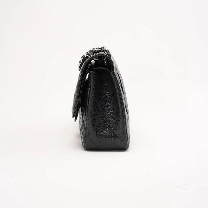 Chanel Schwarze Jumbo-Ledertasche mit doppeltem Überschlag aus Caviar-Leder, Modell 2011