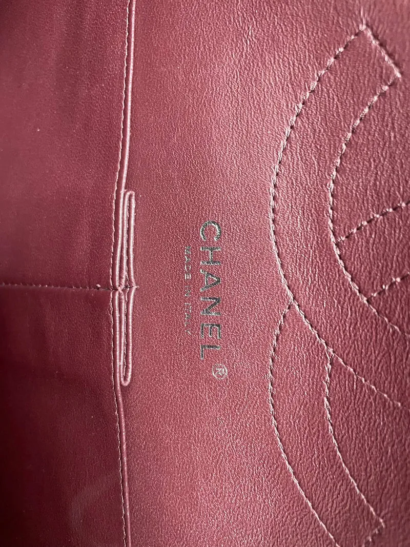 Chanel Schwarze Jumbo-Ledertasche mit doppeltem Überschlag aus Caviar-Leder, Modell 2011