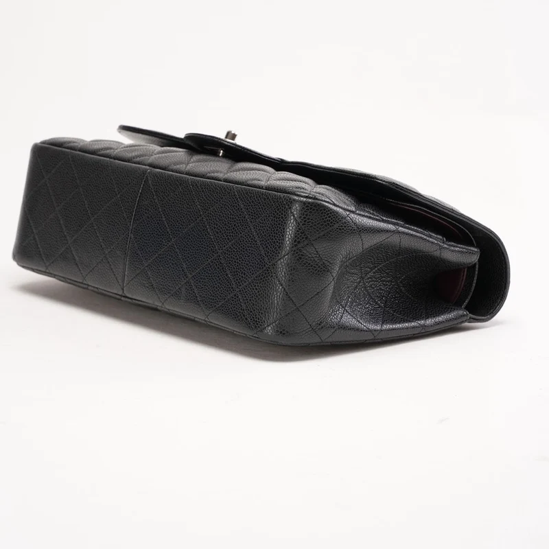 Chanel Schwarze Jumbo-Ledertasche mit doppeltem Überschlag aus Caviar-Leder, Modell 2011