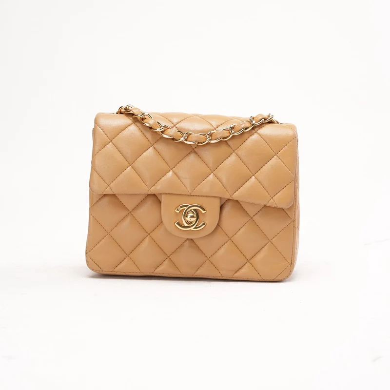 Chanel Mini Square Flap Bag aus kamelbeigem Lammleder mit goldfarbenen Beschlägen, 2006