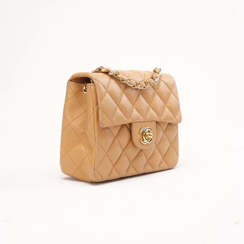 Chanel Mini Square Flap Bag aus kamelbeigem Lammleder mit goldfarbenen Beschlägen, 2006