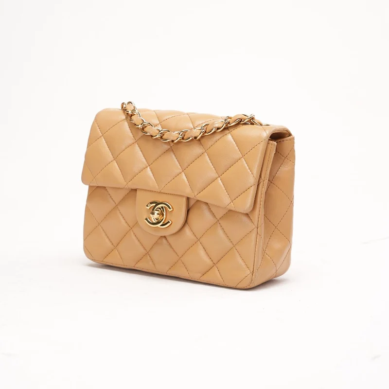 Chanel Mini Square Flap Bag aus kamelbeigem Lammleder mit goldfarbenen Beschlägen, 2006