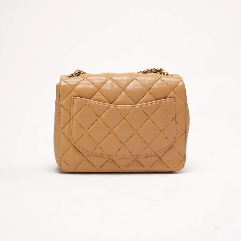 Chanel Mini Square Flap Bag aus kamelbeigem Lammleder mit goldfarbenen Beschlägen, 2006