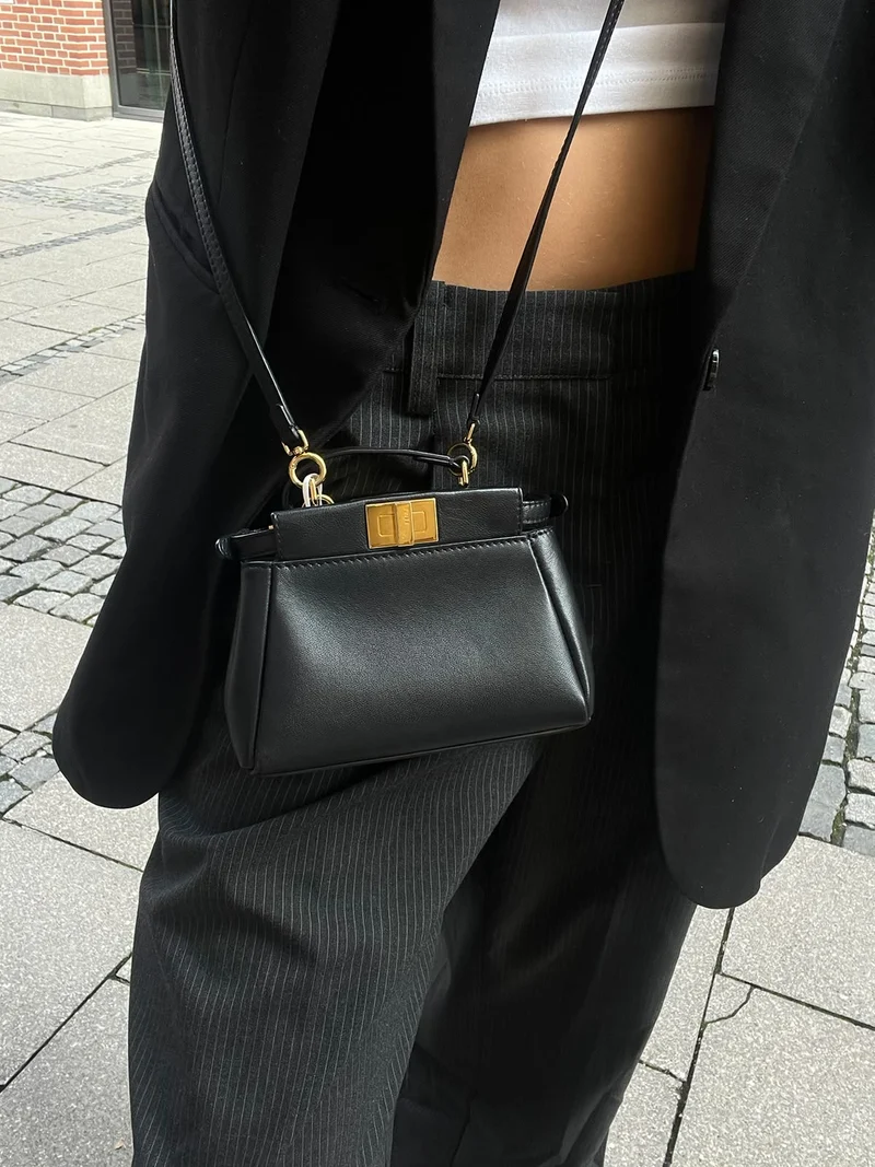 Fendi Schwarze Micro Mini Peekaboo Umhängetasche