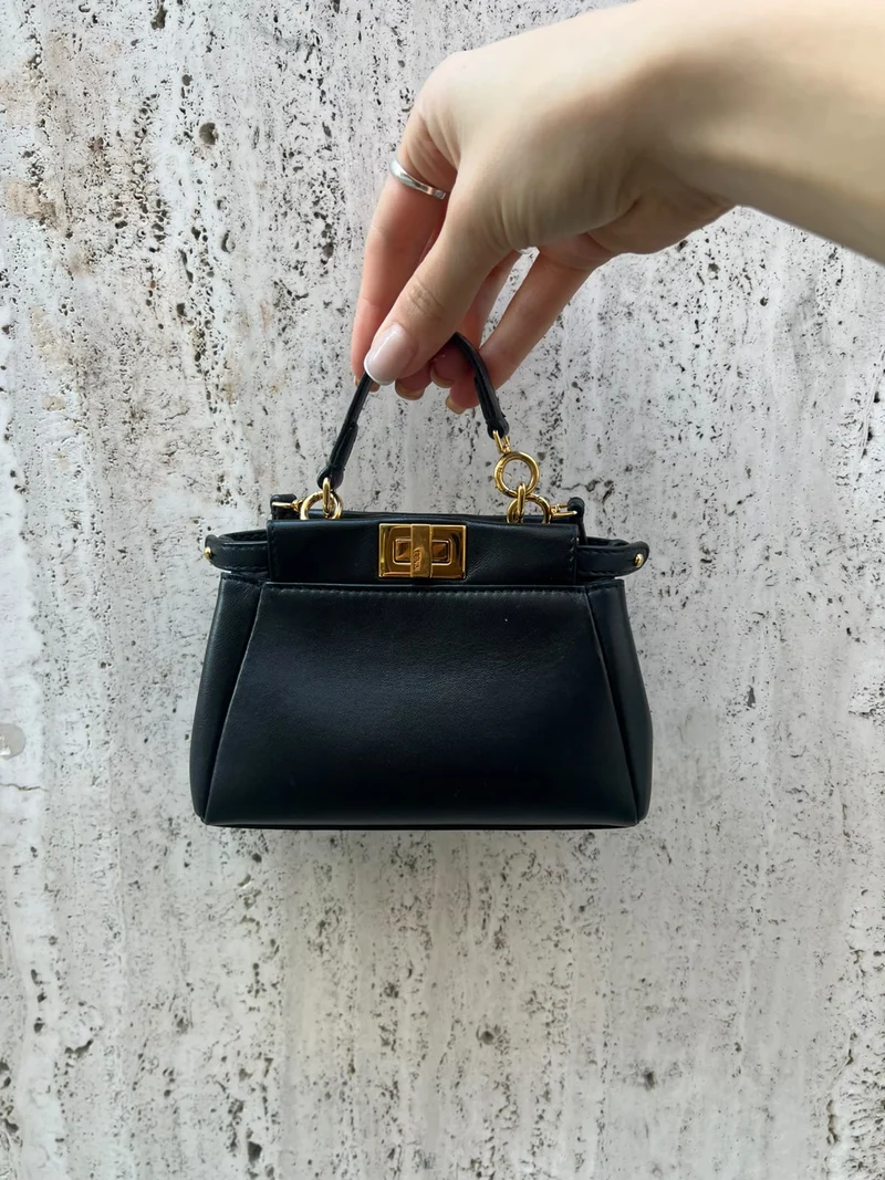 Fendi Schwarze Micro Mini Peekaboo Umhängetasche