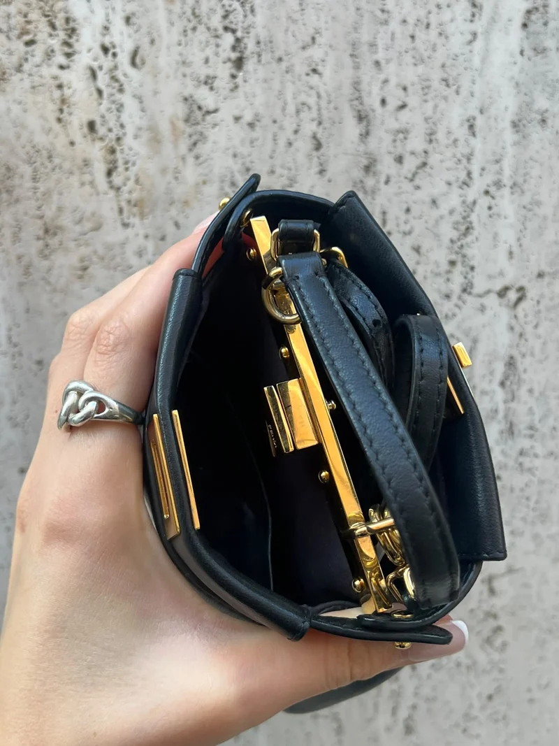 Fendi Schwarze Micro Mini Peekaboo Umhängetasche
