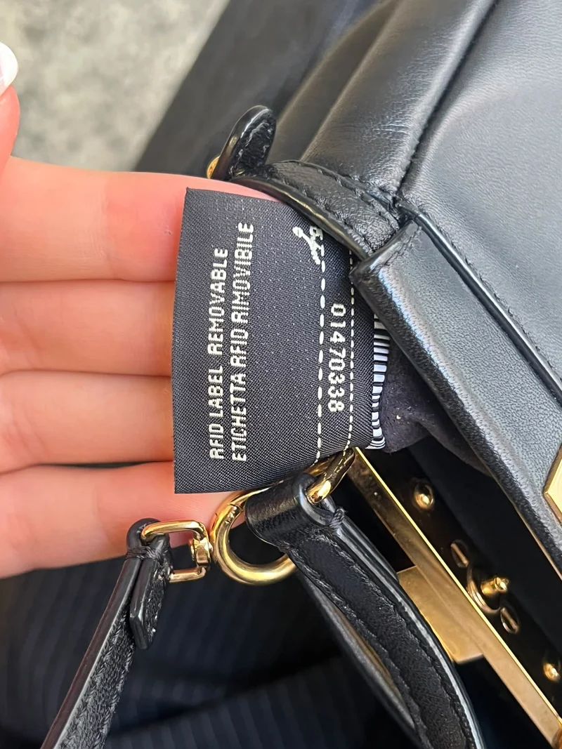 Fendi Schwarze Micro Mini Peekaboo Umhängetasche