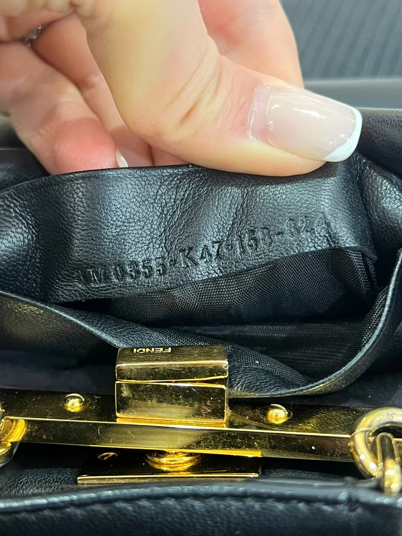 Fendi Schwarze Micro Mini Peekaboo Umhängetasche
