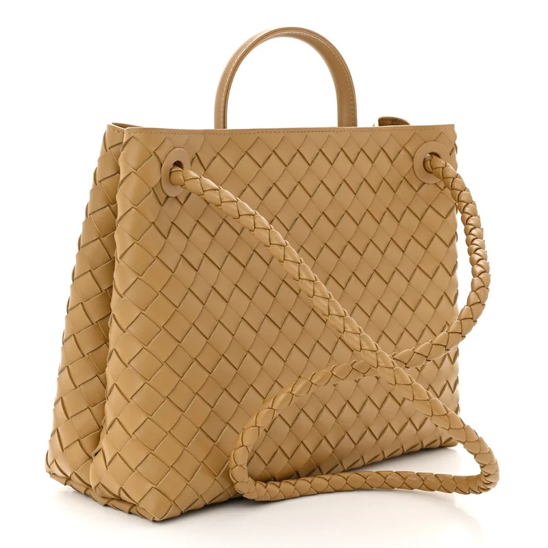 Bottega Veneta Andiamo Intrecciato Mittelgroße dunkelbeige Tasche