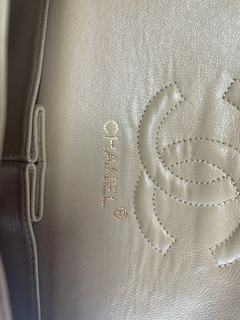 Chanel Beige Lammleder Klassische Kleine Doppelklappentasche 2005
