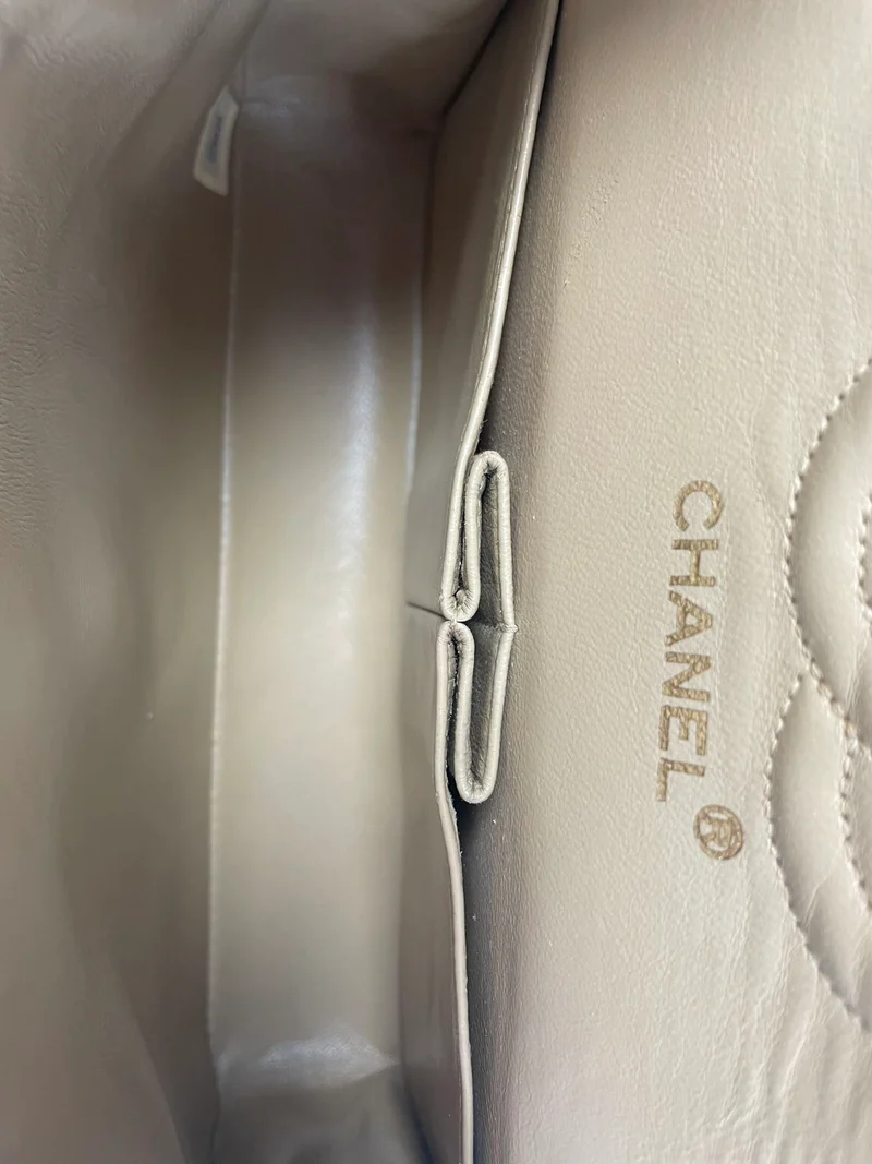 Chanel Beige Lammleder Klassische Kleine Doppelklappentasche 2005