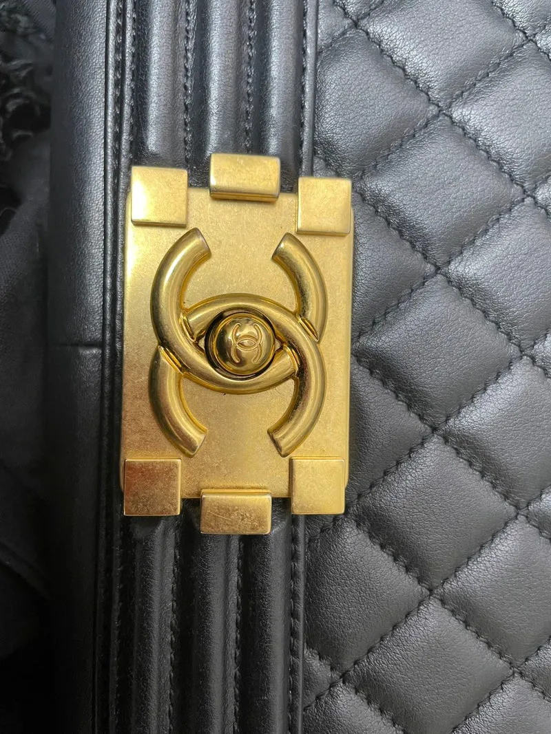 Chanel Schwarze gesteppte Boy Flap Bag aus Lammleder, mittelgroß, 2015