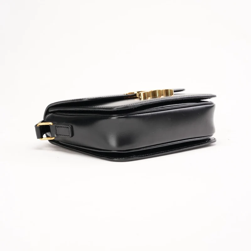 Celine Teen Triumph Schultertasche, schwarz, goldfarbene Beschläge, Modell 2021