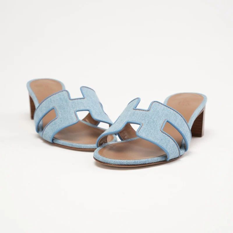 Hermès Oasis Sandalen, hellblauer Denim, Größe 39
