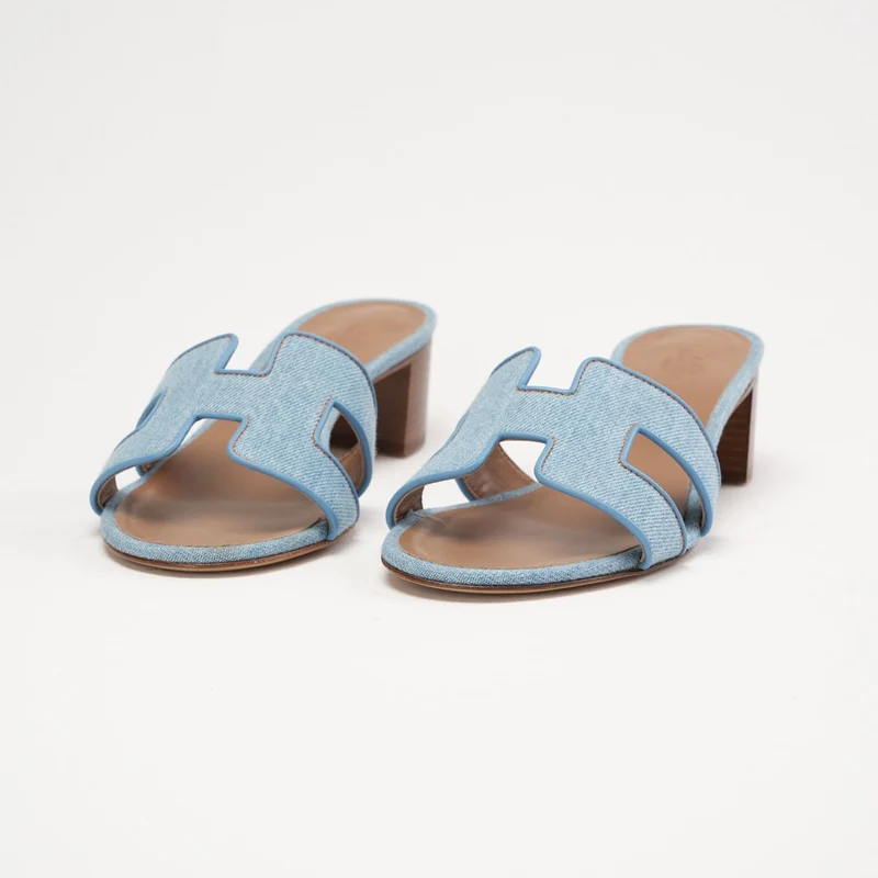 Hermès Oasis Sandalen, hellblauer Denim, Größe 39