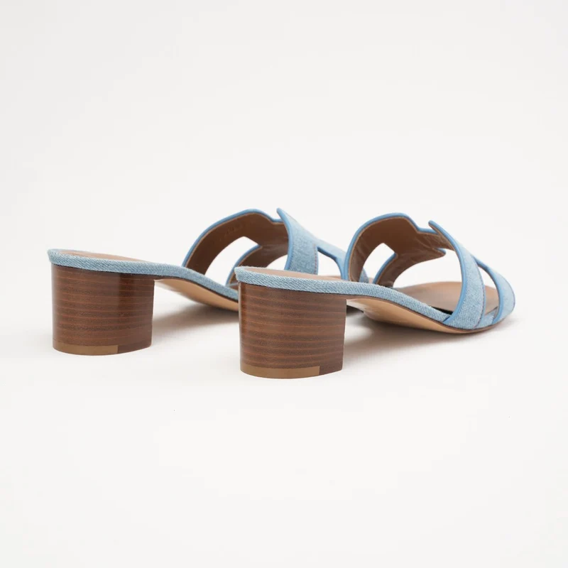Hermès Oasis Sandalen, hellblauer Denim, Größe 39