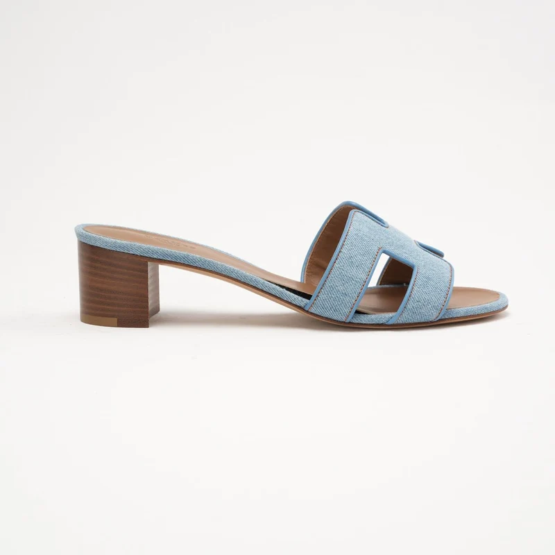 Hermès Oasis Sandalen, hellblauer Denim, Größe 39