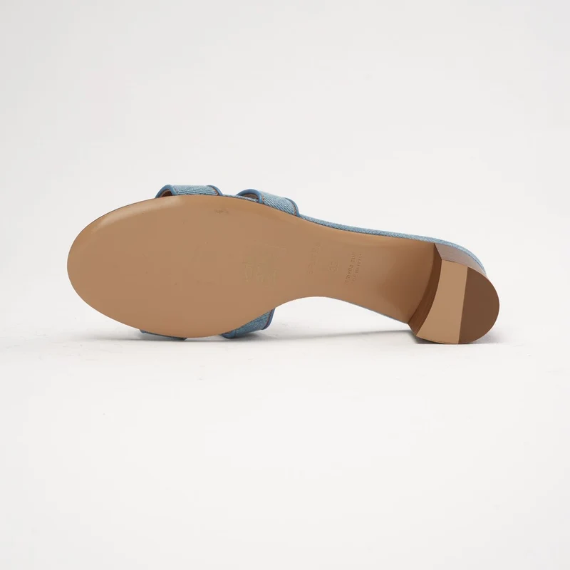 Hermès Oasis Sandalen, hellblauer Denim, Größe 39