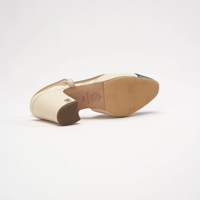 Chanel Slingback-Pumps mit Kappe, weiß/schwarz, Größe 35