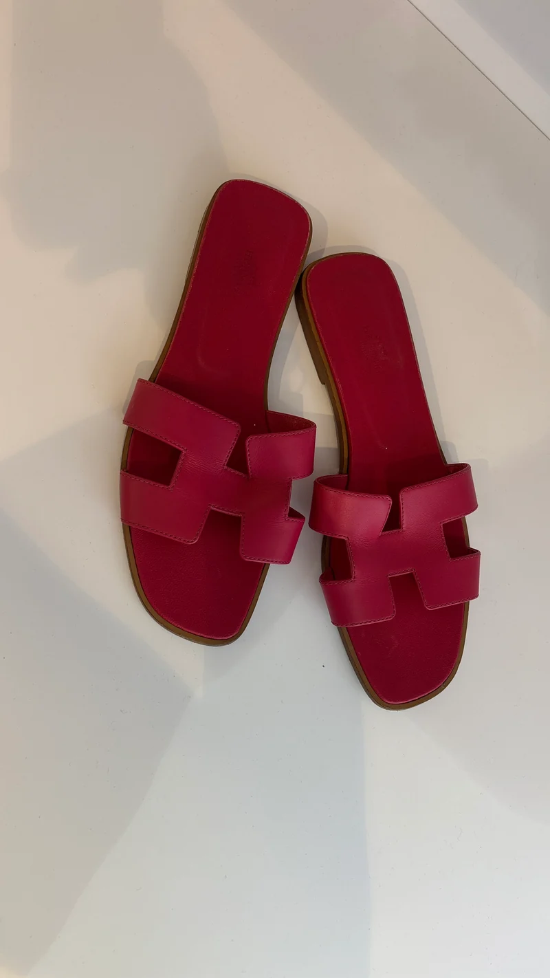 Hermès Oran Sandalen in leuchtendem Rosé-Magenta, Größe 41