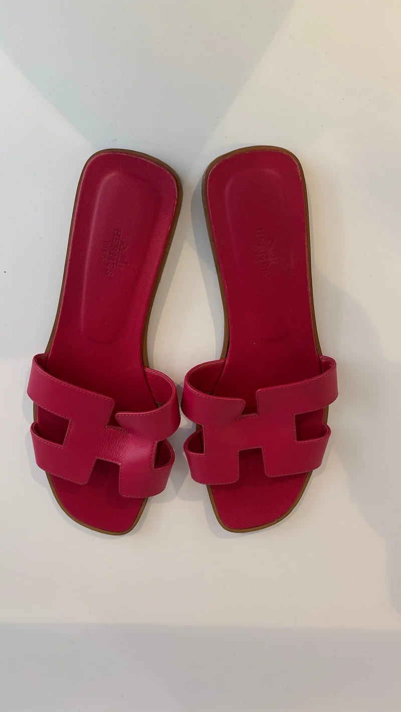 Hermès Oran Sandalen in leuchtendem Rosé-Magenta, Größe 41