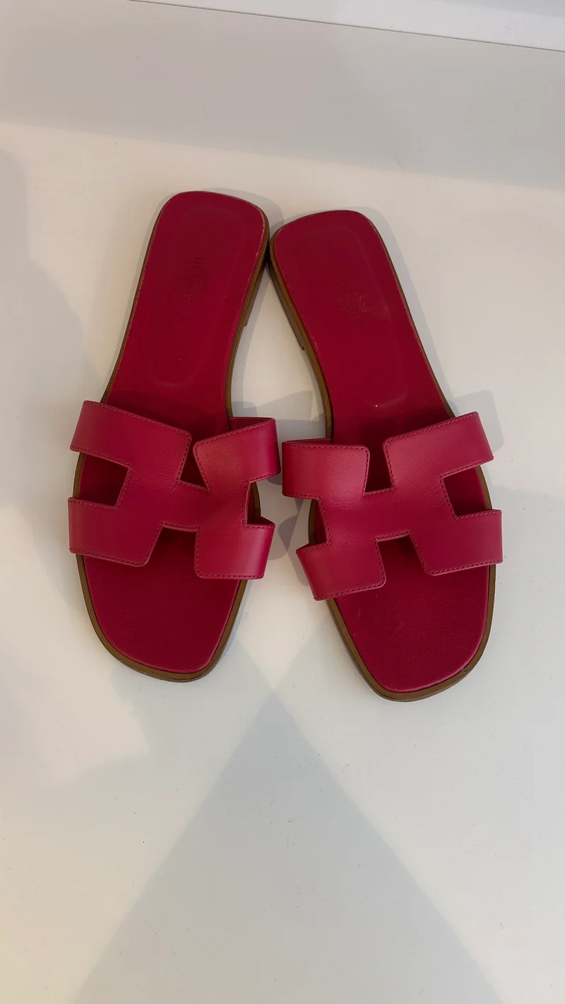 Hermès Oran Sandalen in leuchtendem Rosé-Magenta, Größe 41
