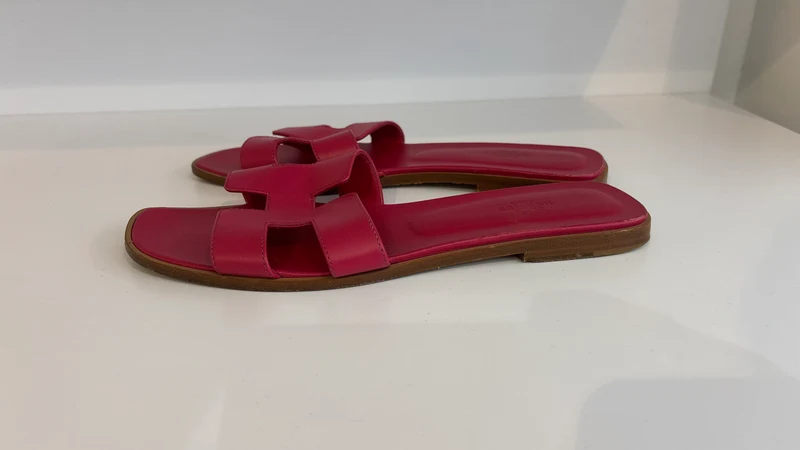 Hermès Oran Sandalen in leuchtendem Rosé-Magenta, Größe 41