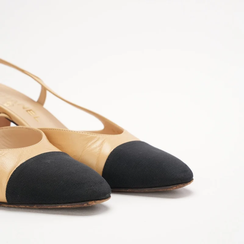Chanel Ripsband-Pumps mit Kappe und CC-Logo, Größe 38, Beige/Schwarz
