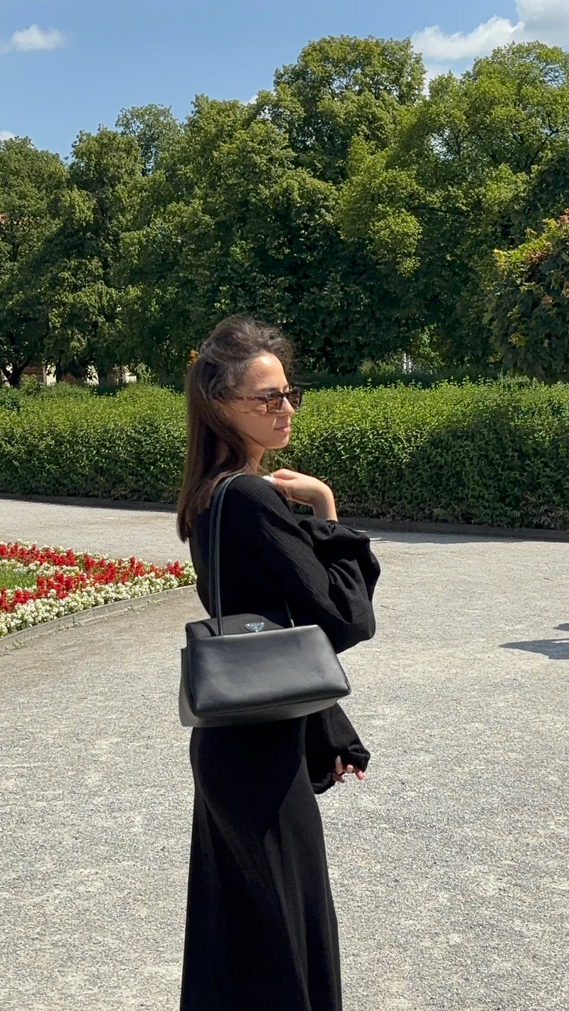 Prada Passage Medium Tote Bag Schwarz