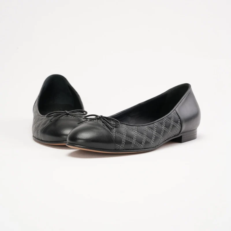 Chanel Ballerinas aus schwarzem Leder mit CC-Logo, Größe 38.5