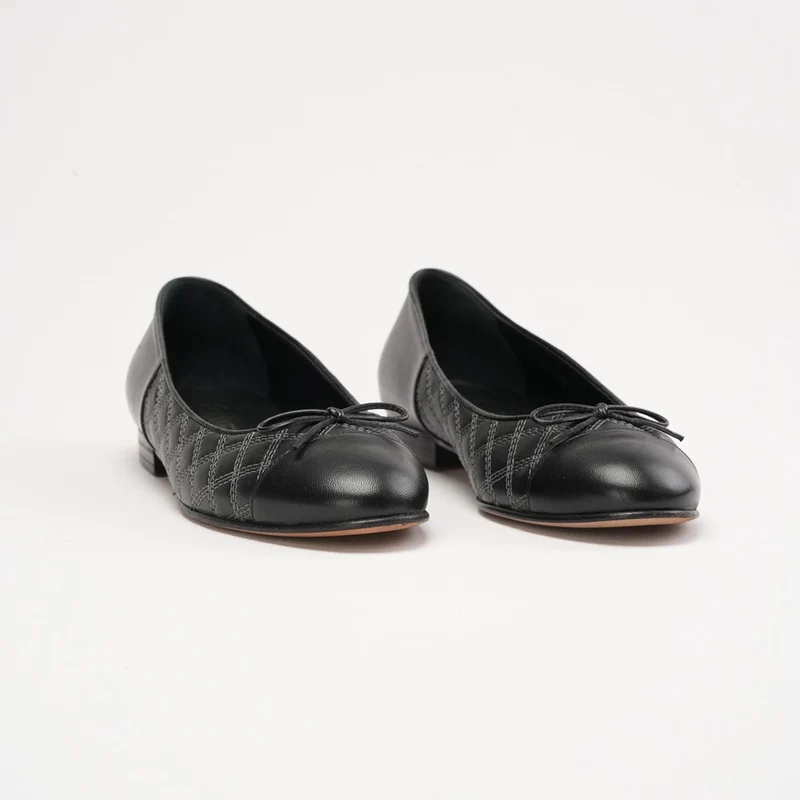 Chanel Ballerinas aus schwarzem Leder mit CC-Logo, Größe 38.5