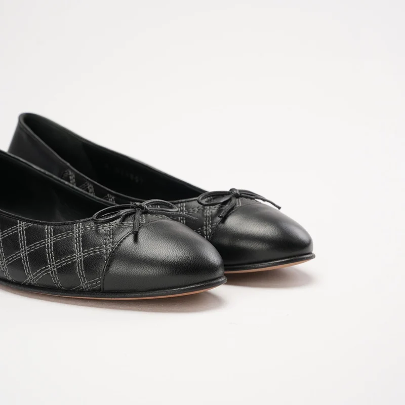 Chanel Ballerinas aus schwarzem Leder mit CC-Logo, Größe 38.5