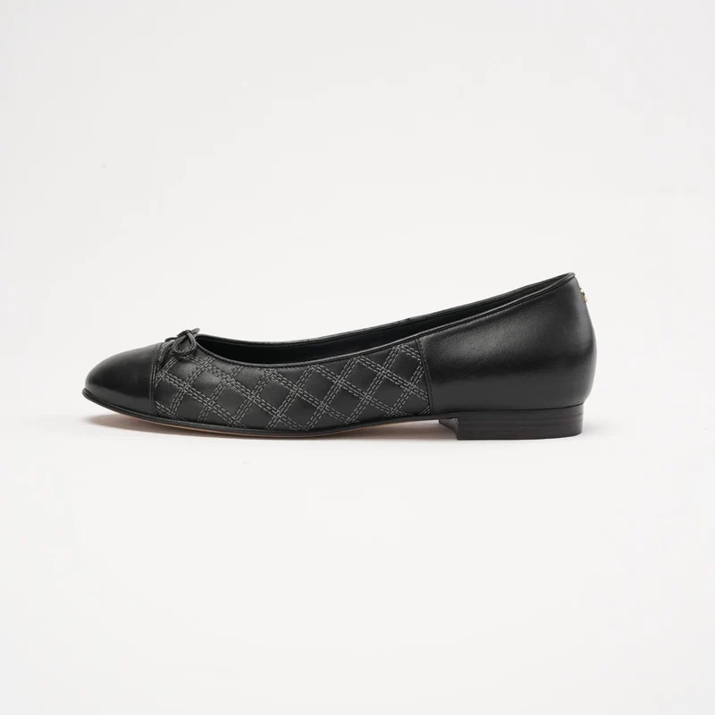 Chanel Ballerinas aus schwarzem Leder mit CC-Logo, Größe 38.5