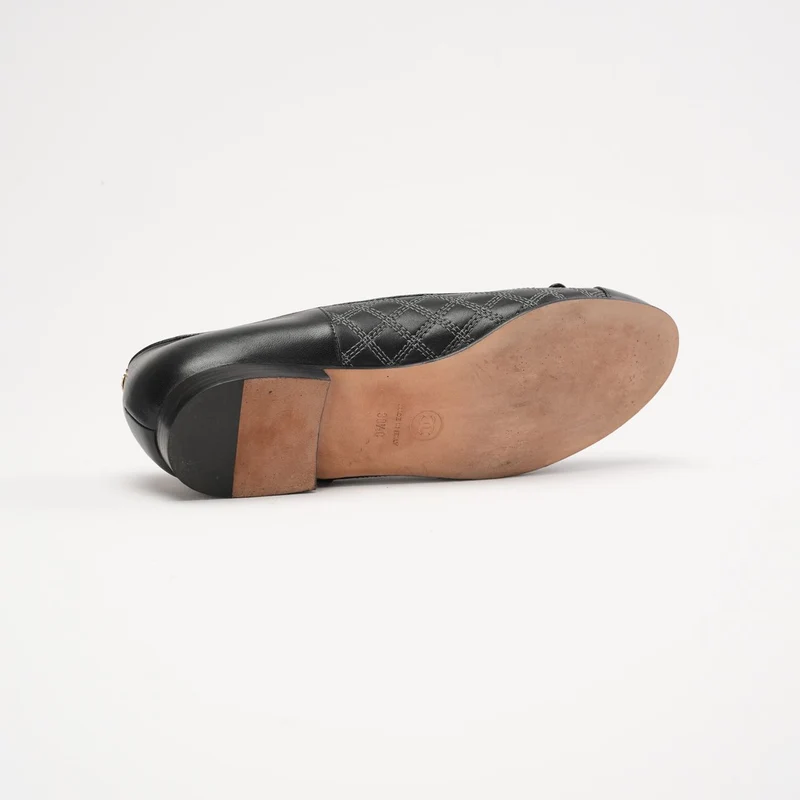 Chanel Ballerinas aus schwarzem Leder mit CC-Logo, Größe 38.5