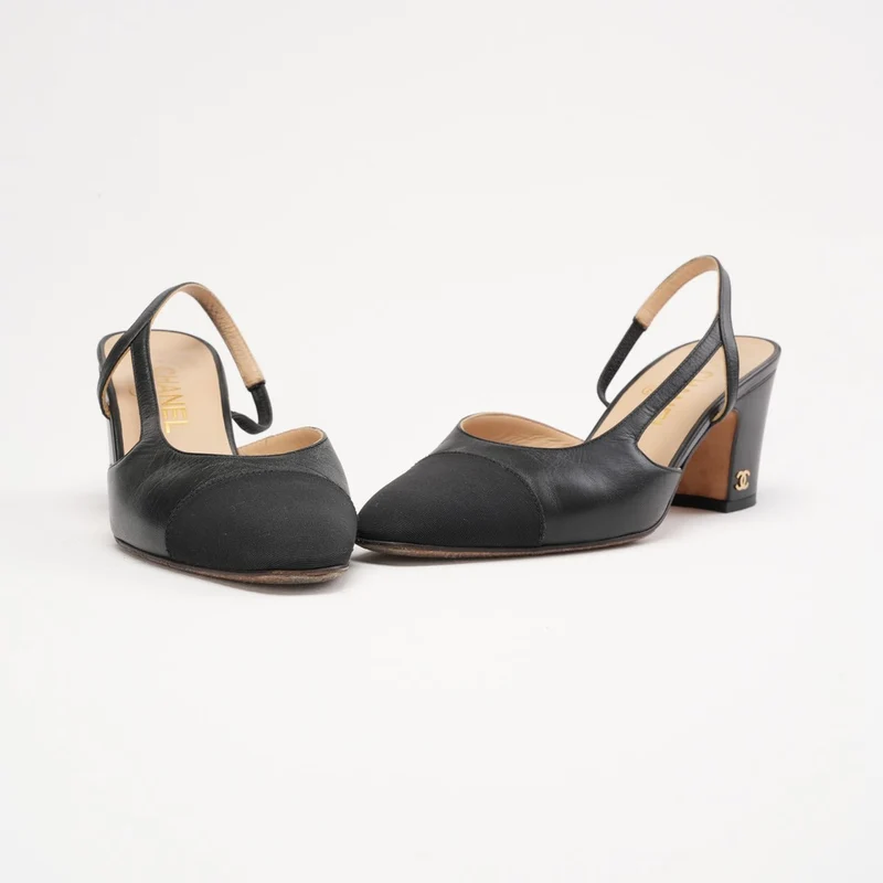Chanel Slingback-Pumps aus schwarzem Leder mit Ripsband und CC-Logo, Größe 38