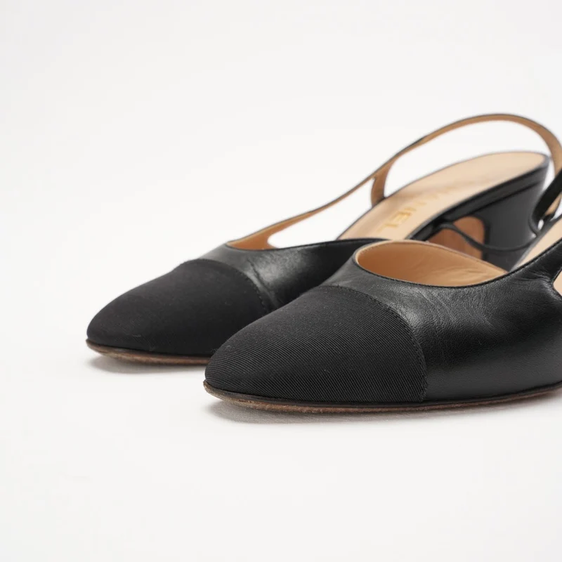 Chanel Slingback-Pumps aus schwarzem Leder mit Ripsband und CC-Logo, Größe 38