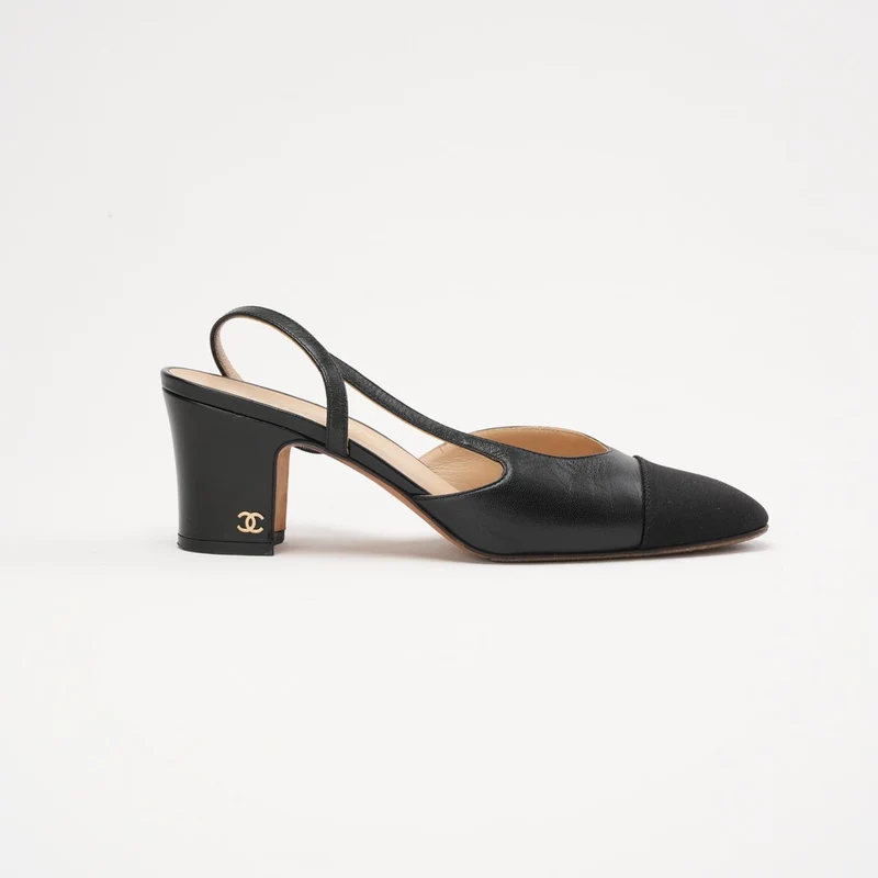 Chanel Slingback-Pumps aus schwarzem Leder mit Ripsband und CC-Logo, Größe 38