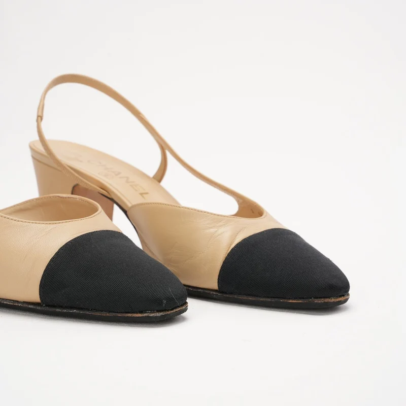 Chanel Beige/Schwarze Ripsband-Pumps mit Kappe und CC-Logo, Größe 38