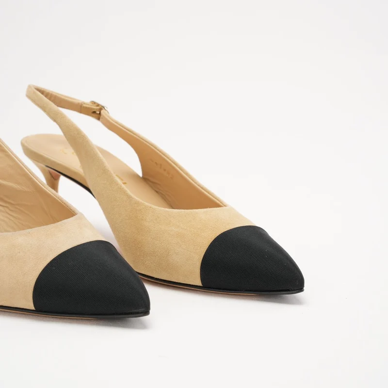 Chanel Slingback-Pumps aus beigefarbenem und schwarzem Leder, Größe 38.5