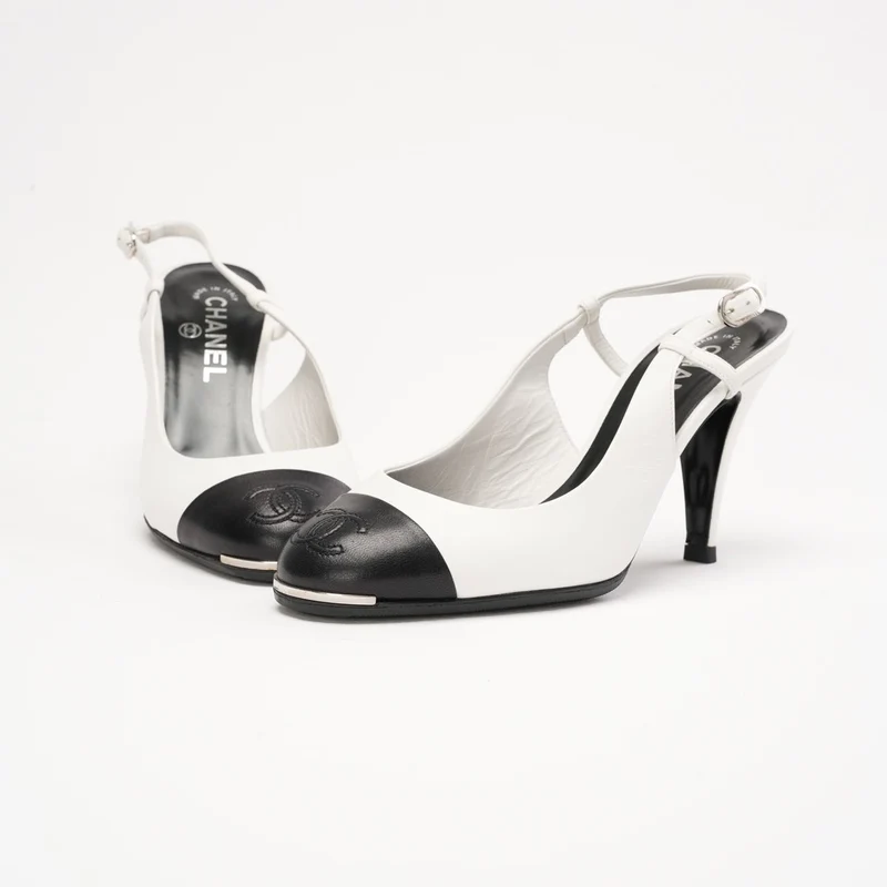 Chanel Slingback-Pumps aus weißem und schwarzem Leder, Größe 38.5