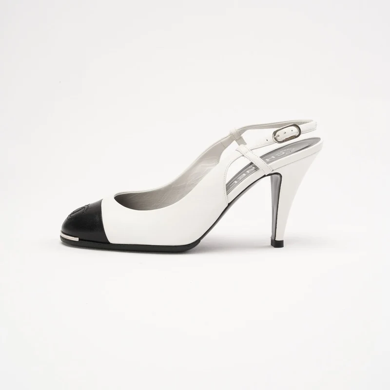 Chanel Slingback-Pumps aus weißem und schwarzem Leder, Größe 38.5
